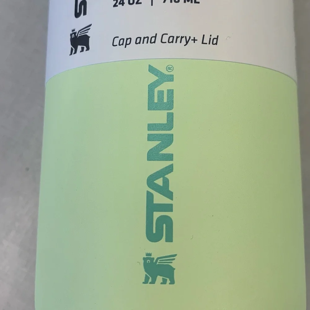 Stanley Green IceFlow Bottle 24 oz - Picture 4 of 7